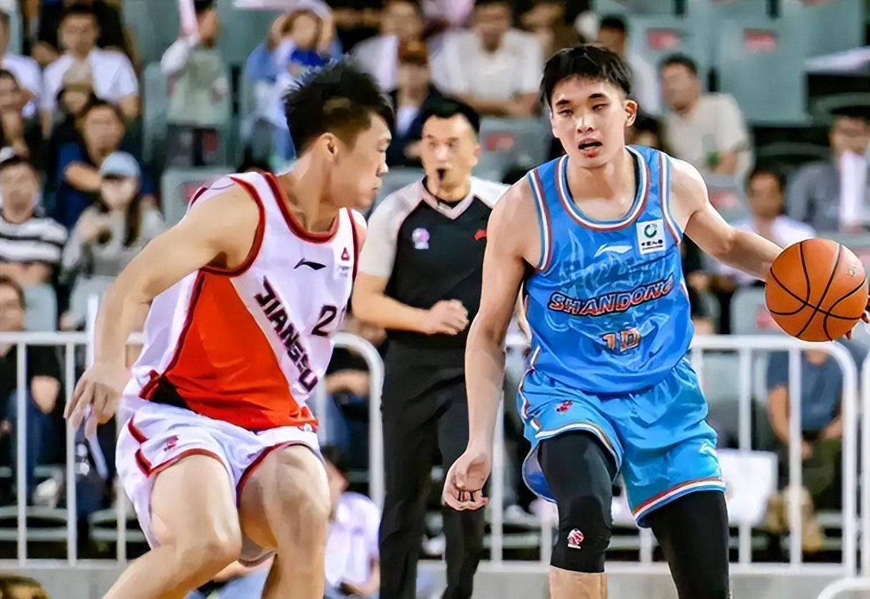 星空sports-包含加时末段体能课后,里昂篮板制胜备战CBA季后赛,气氛紧张,年轻球员得到机会的词条-星空sports