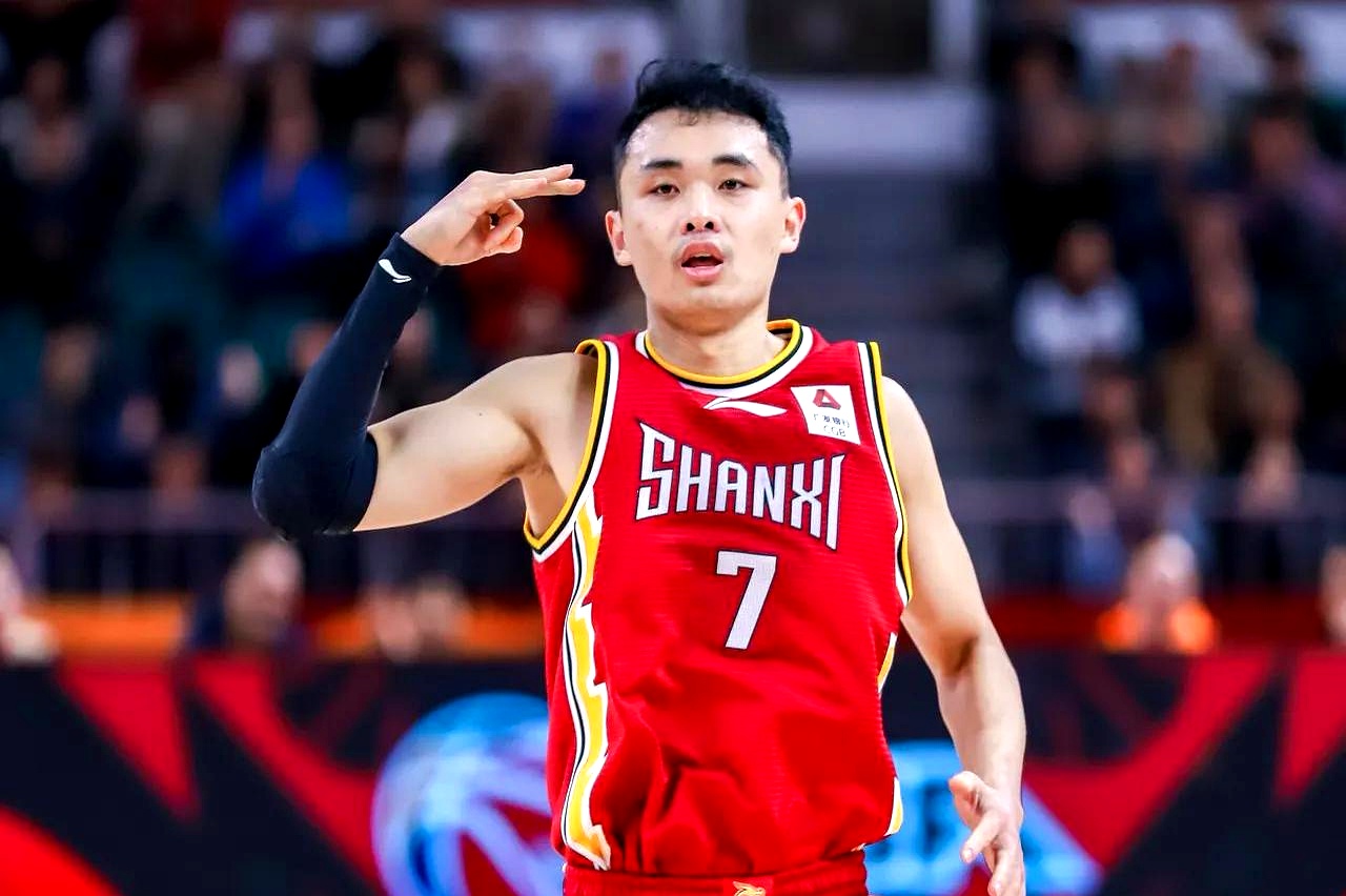 荷甲关键时刻再迎强敌;山东男篮手感冰凉;主帅态度:球迷炸锅;纪律约束更严格 荷甲关键时刻再迎强敌;山东男篮手感冰凉;主帅态度:球迷炸锅;纪律约束更严格