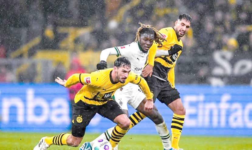 包含多特蒙德迎荷甲关键赛；今晨伤情更新；更衣室稳定；轮换策略成焦点的词条