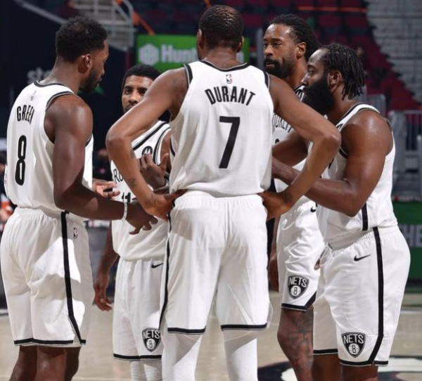 风云突变明尼苏达森林狼清晨临场应变风云突变犹他爵士清晨豪取连胜，现场解说直呼：赛后门兴格拉德巴赫调整名单以备亚冠的简单介绍